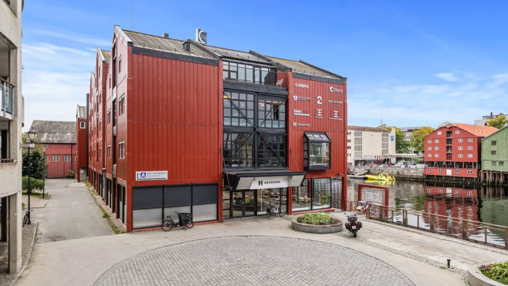 Fischebrygga i Nedre Bakklandet 58 C i Trondheim – bygget der Salgskompetanse åpner avdeling høsten 2026